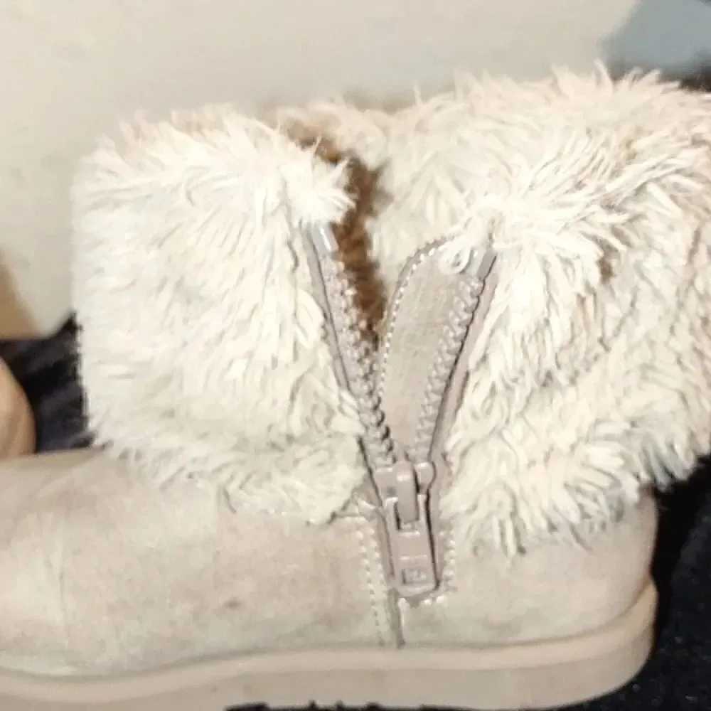 Magellan Outdoors Gray Faux Fur & Suede Boots